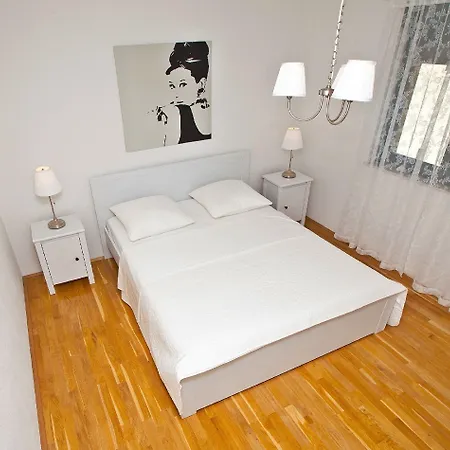 Apartment Roses Stobrec *