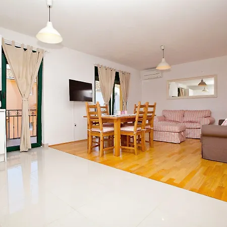 Apartment Roses Stobrec *